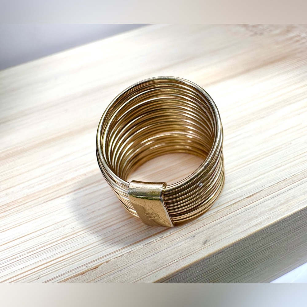 💛Banana Republic Wide Band Gold Tone Coil Ring - Picture 6 of 8